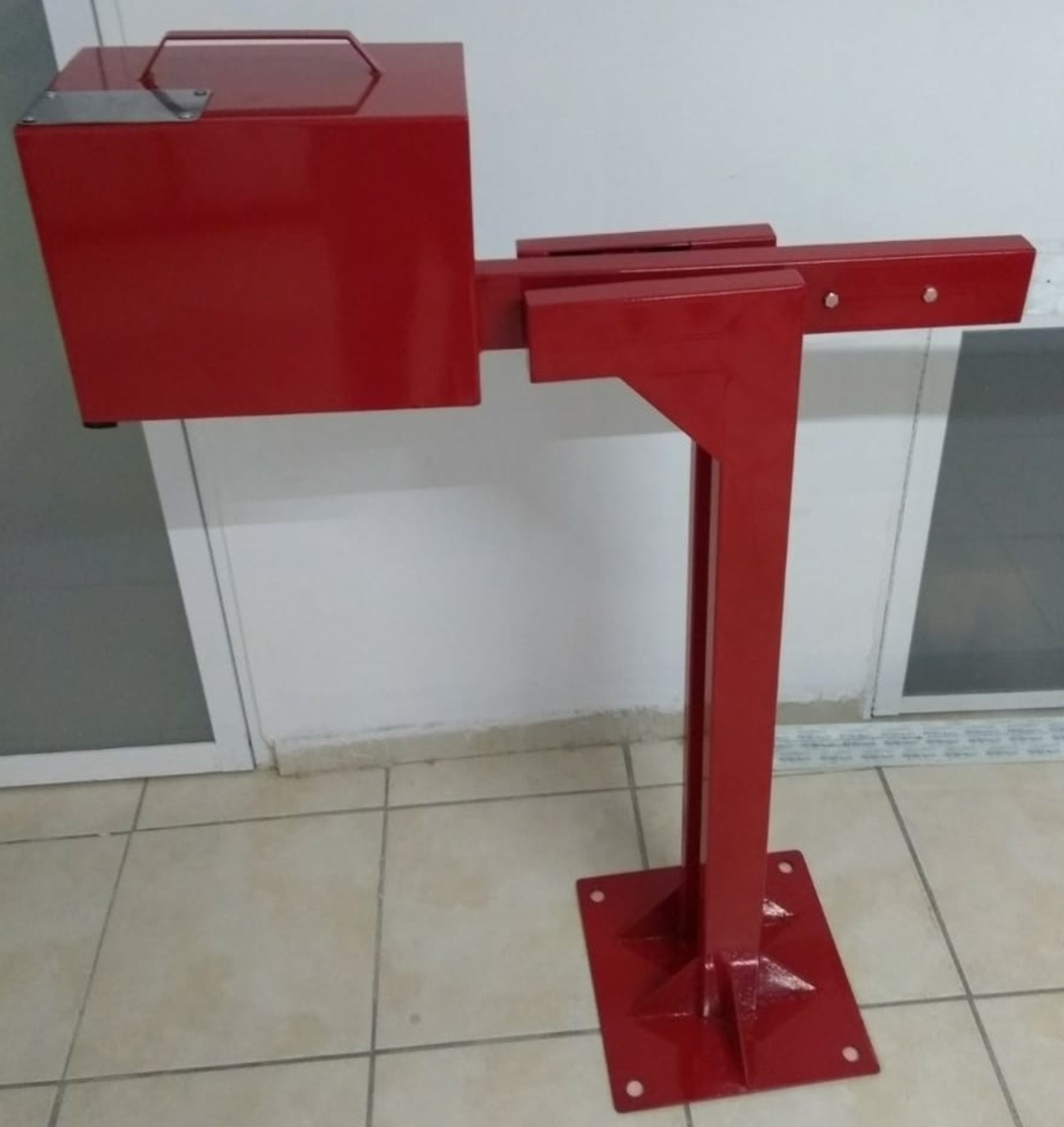 Barrera manual para control vehicular www.cronoteq-security.com